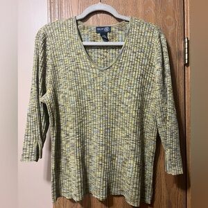 Lightweight V-Neck 3/4 sleeve top.